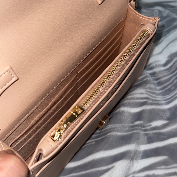 Brand New Bebe Gio Flap Crossbody Blush - Picture 5 of 9